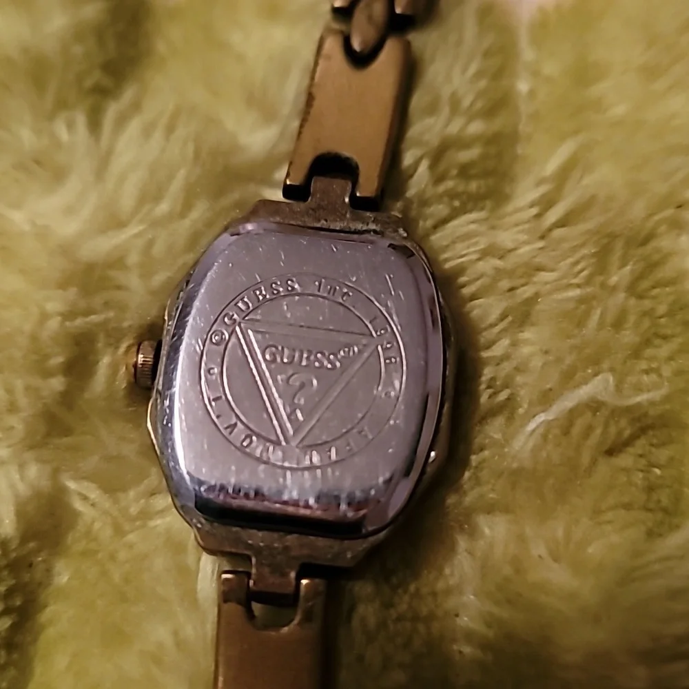 Vintage Guess Watch Womens‎ Bronze Tone Stainless Steel Classic White Dial 1996